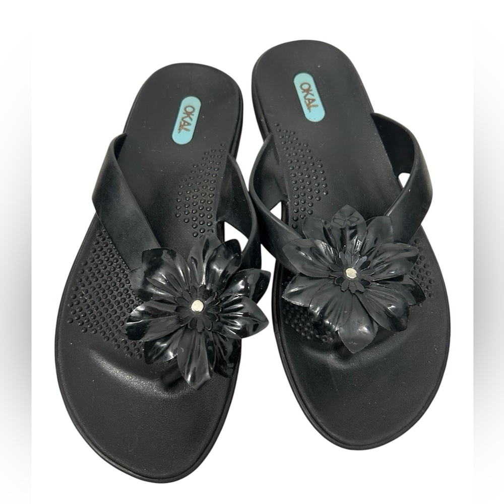 OKA b. Rubber Sandal Flip Flop Thong w/ Floral Embellishment Size M EUC
